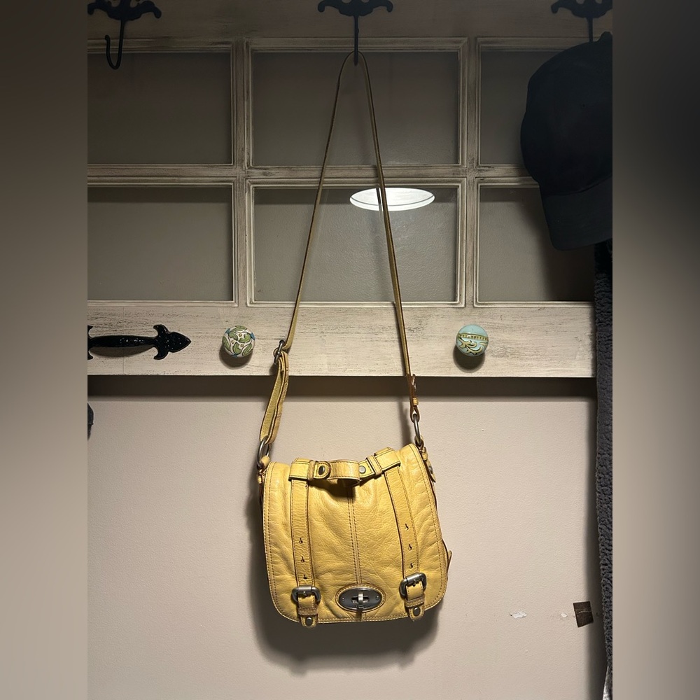 Fossil crossbody in yellow leather